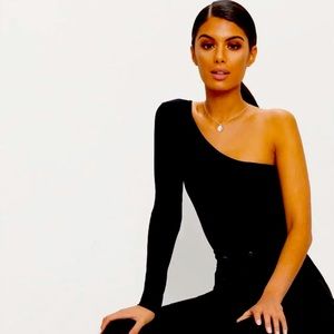 PrettyLittleThing black one shoulder bodysuit  4